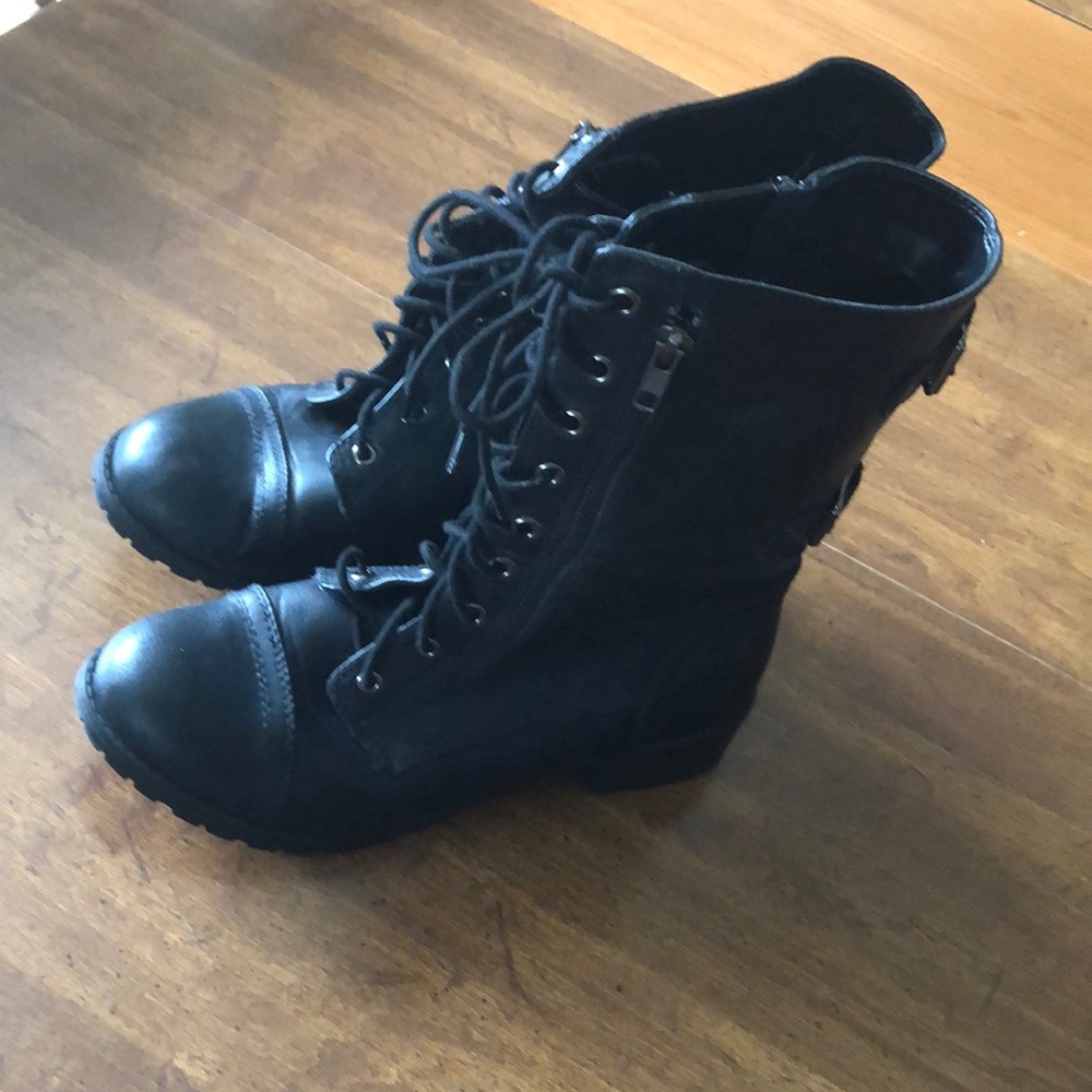 Soda combat boots